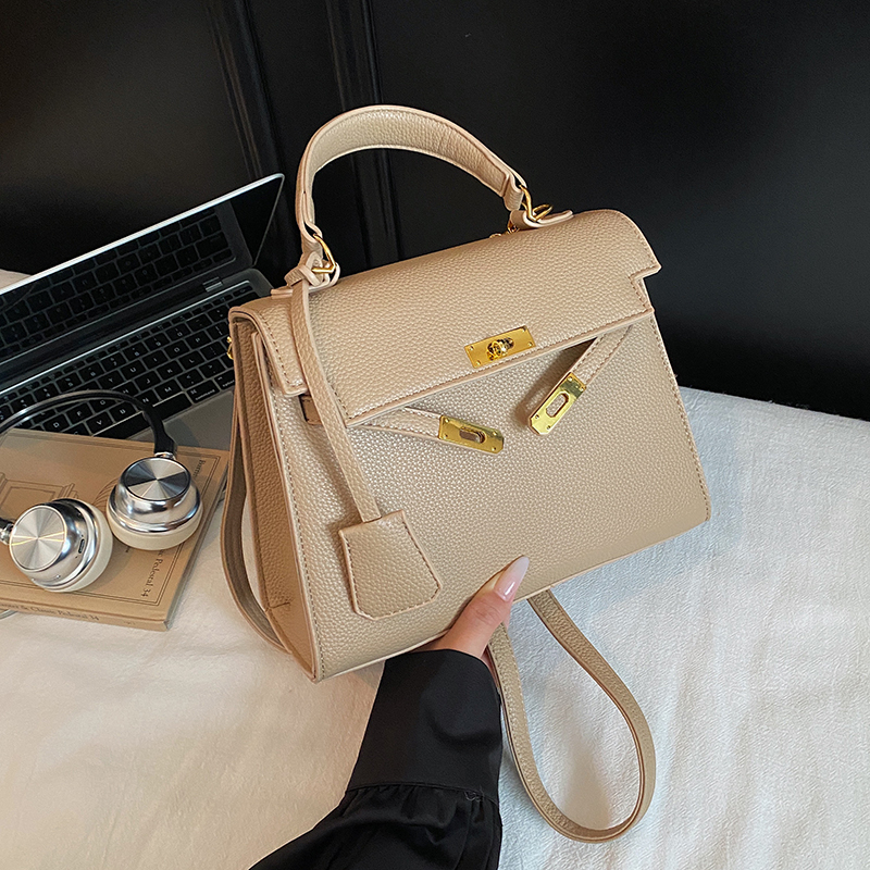 Fashionable, luxurious, large capacity women's handbag, simple and versatile shoulder bag, essential crossbody bag for women's shopping and 