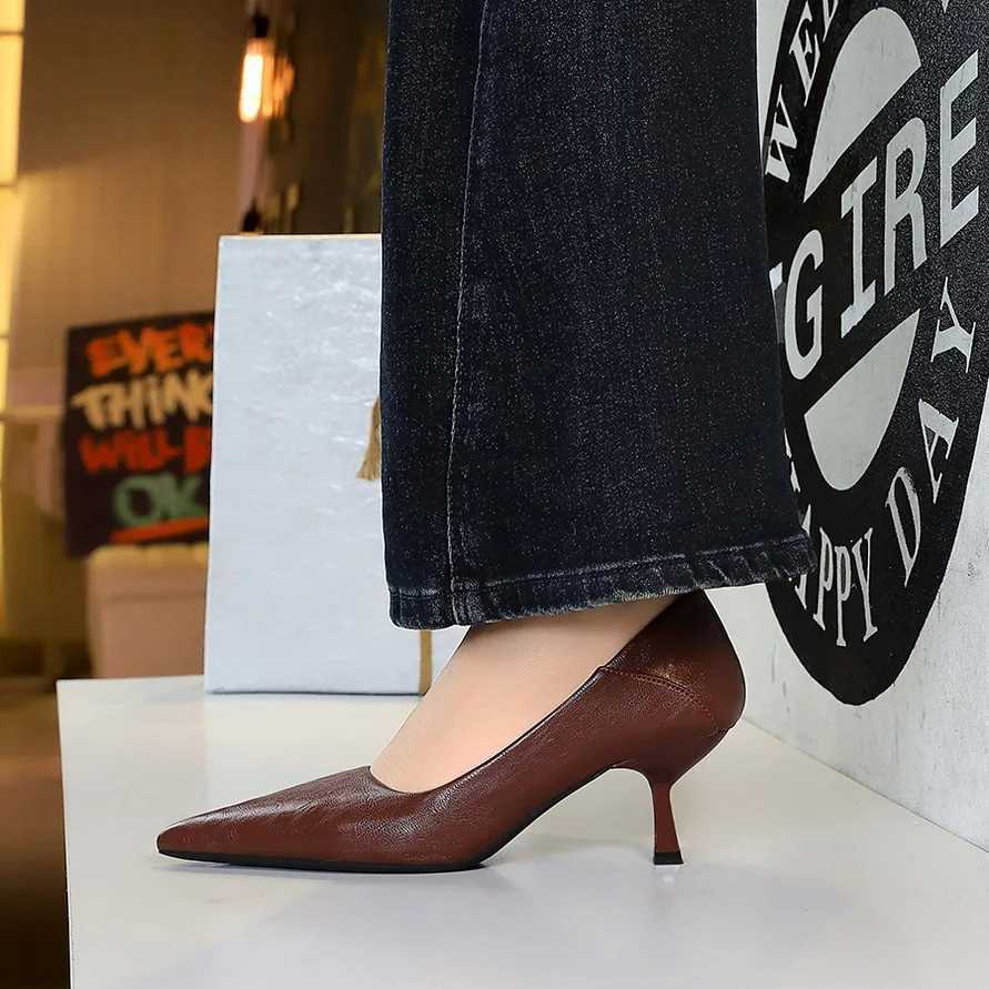 BIGTREE Women Low Heel Soft Leather 5cm Thin Heels Pumps Brown Black Elegant OL Office Pointy Toe SlipOn Null Comfortable Shoes W250910