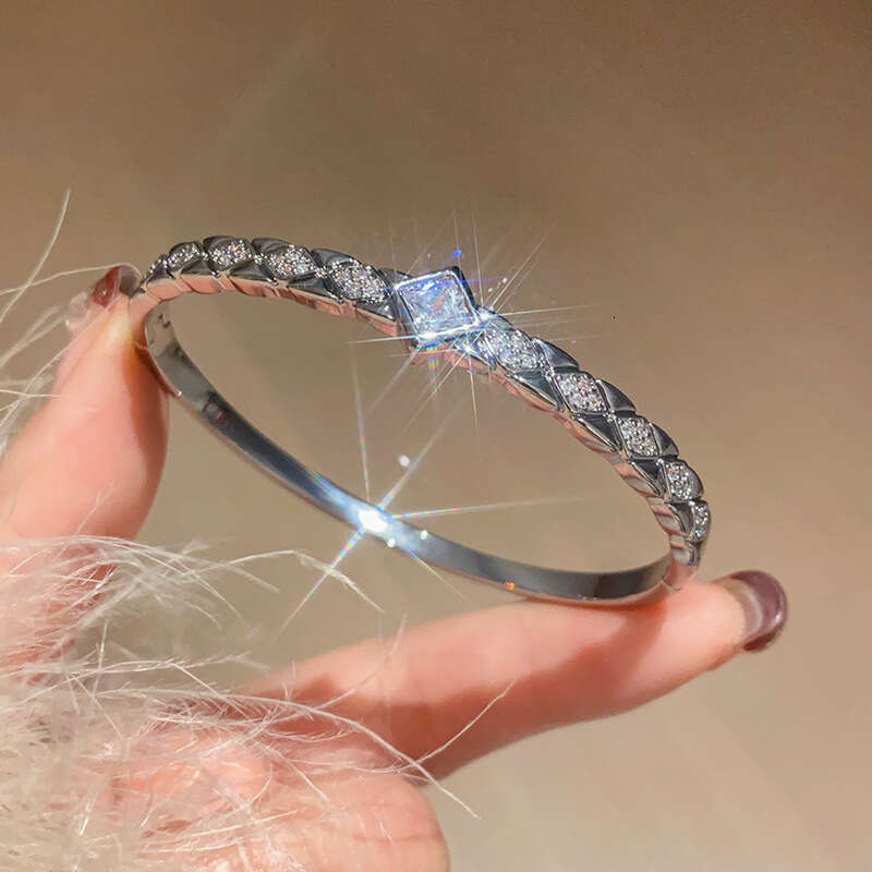 Gold Tone Full Diamond Luxury Jewelry Classic Super Flash Adjustable Butterfly Sun 4-Leaf Clover Bracelet Moissanite Designer Bracelet Single Row Tenn