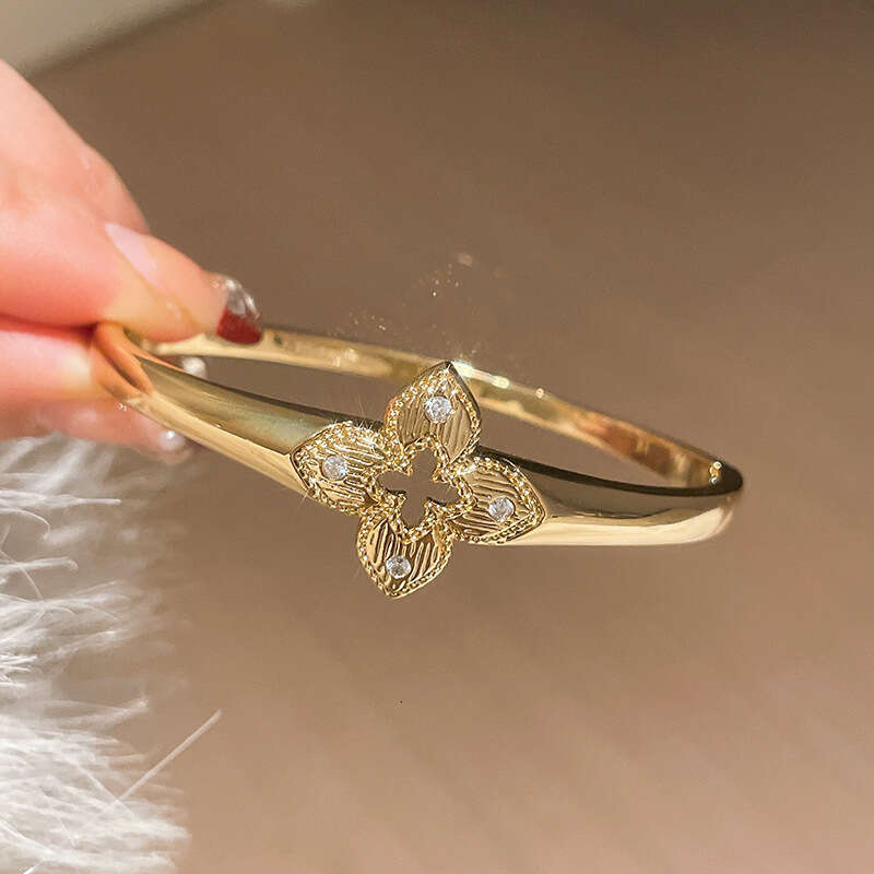 Gold Tone Full Diamond Luxury Jewelry Classic Super Flash Adjustable Butterfly Sun 4-Leaf Clover Bracelet Moissanite Designer Bracelet Single Row Tenn