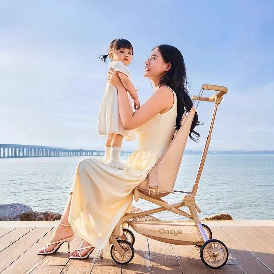 Lightweight Baby Stroller Portable Outdoor Travel Baby Stroller Foldable Shockabsorbing Fourwheel Baby Stroller with Sunshade W250910