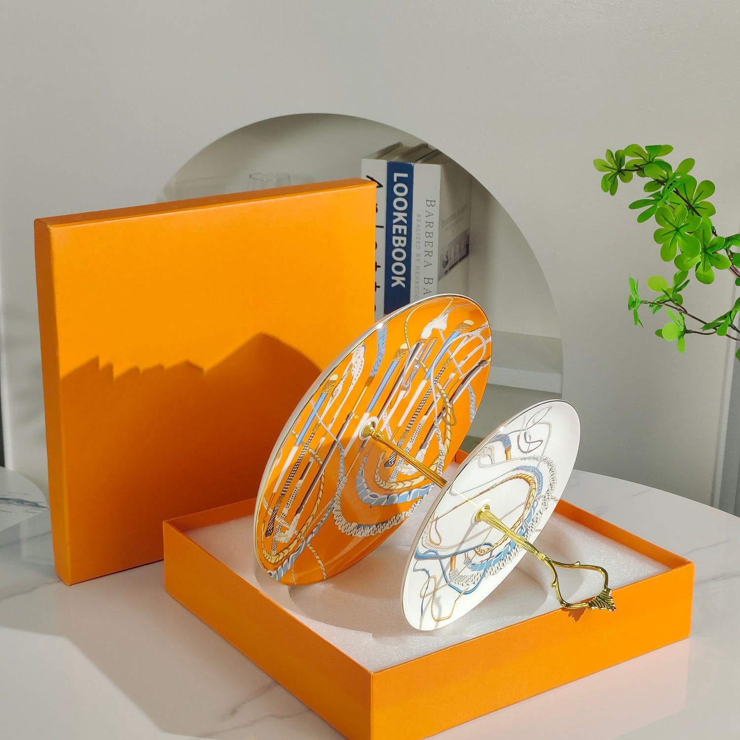 Elegant Bone China Two-Tier Cake Stand, Perfect for Weddings, Tea Parties, or Special Occasions, Ideal for Displaying Cakes & Pastries.