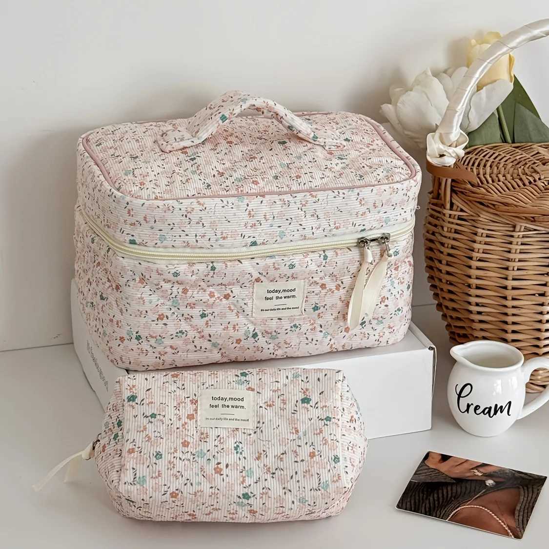 1pc Cute Flower Quilting Cotton Makeup Bag Women Zipper Cosmetic Organizer Female Cloth Handbag Portable Toiletry Case for GirlsXJ250910
