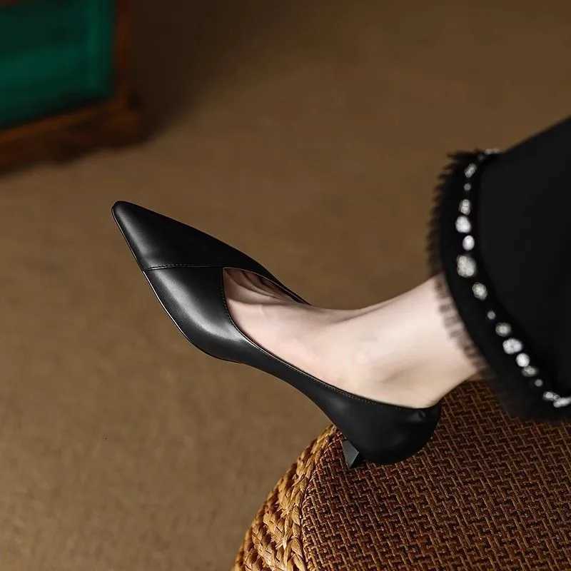 French Vintage Pointed Toe Shallow Heels Commuter Black Work Shoes Comfortable Versatile Stiletto Single W250910