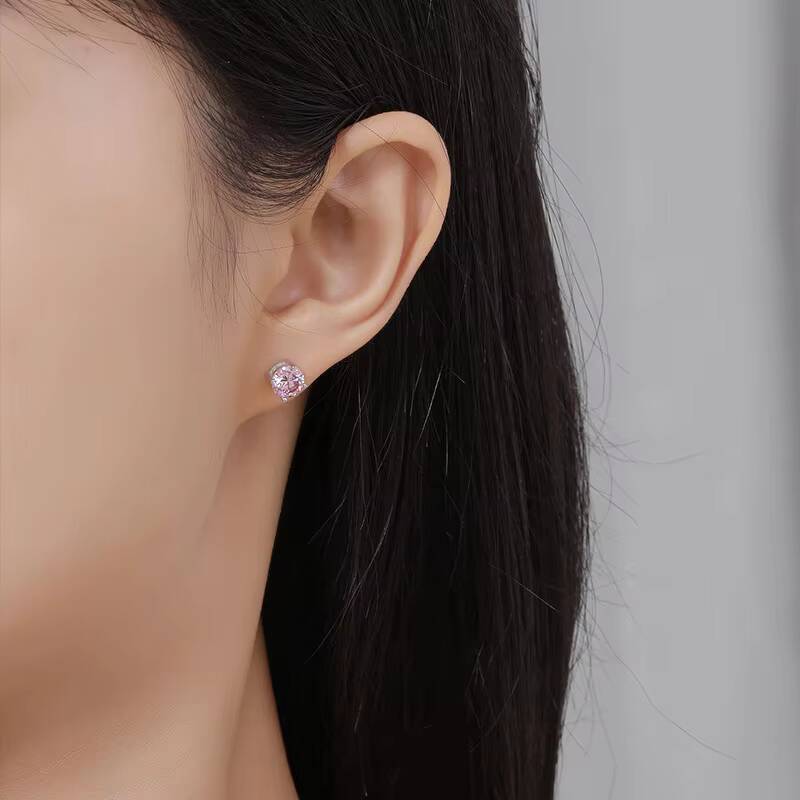 Wholesale 925 Silver Four Claw Inlaid Color Moissanite Earrings Ladies Screw Earplugs Simple Earrings