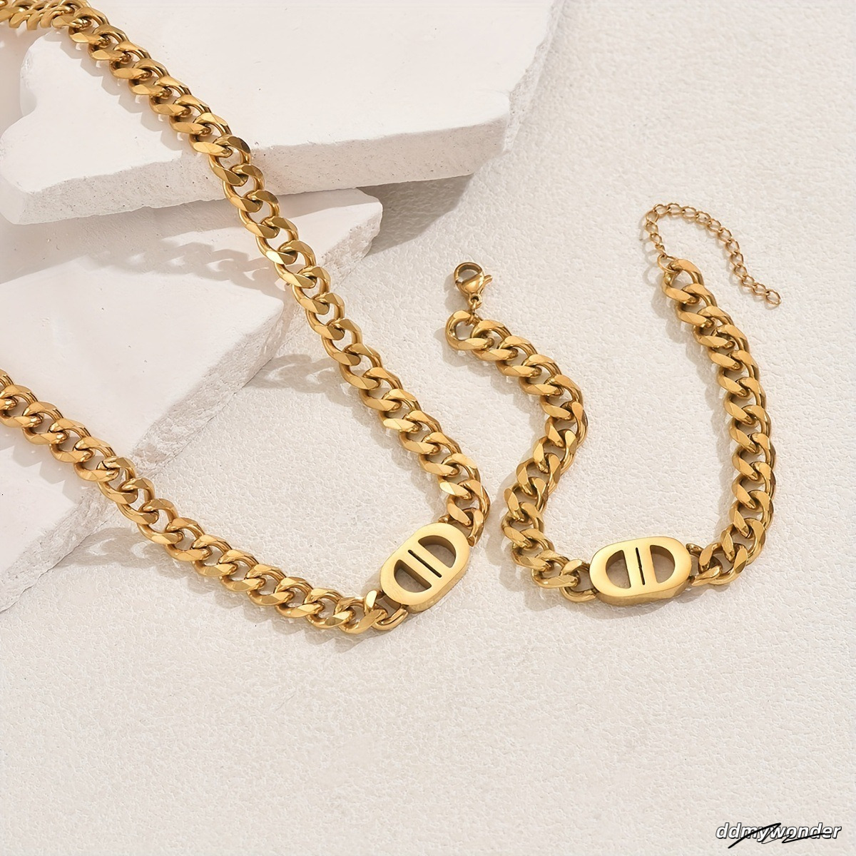 2025 New Designer Necklace, European And American Ladies' Light Cuban Necklace Outdoor Niche Geometric Hip-Hop Bracelet, Long Collarbone Chain
