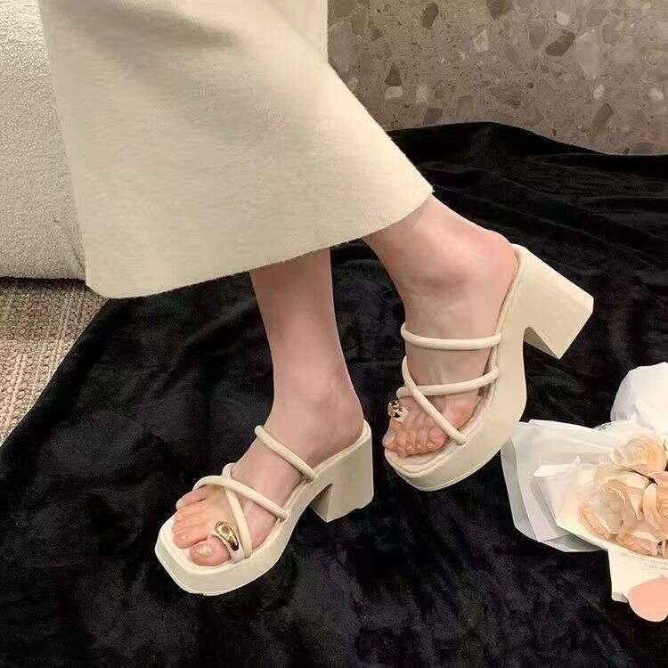 Stunning French Style High for Women Summer Outdoor Toe Post Slippers 2025 New Fashion Designer Shoe Thick Heel Non-Slip Sandals