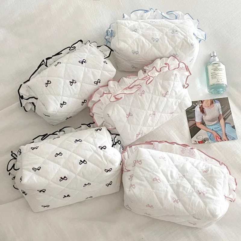 Women Lace Bow Makeup Bag Portable Cosmetic Bag Cute Travel Storage Bag Large Capacity Toiletry Pouch Female HandbagXJ250910
