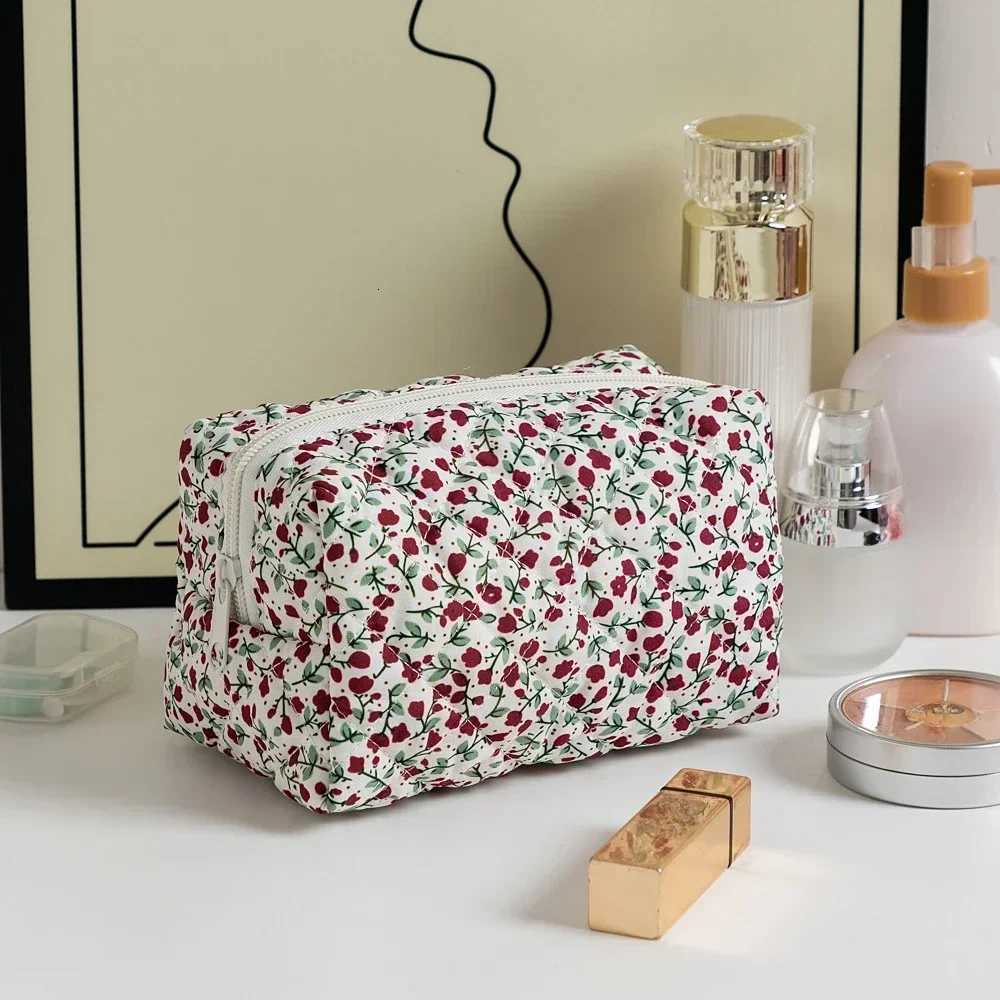 Large Capacity Womens Cosmetic Bags Cases Casual Ladies Small Storage Bag with Zipper Female Travel Clutch Bag Small HandbagsXJ250910
