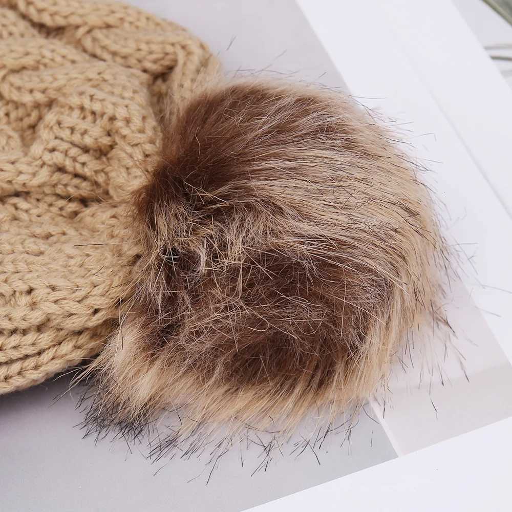 Fashionable Knitted Wool Hat with Ball Decoration Autumn Winter New Arrival Warm Comfortable Outdoor Travel WindproofXJ250910