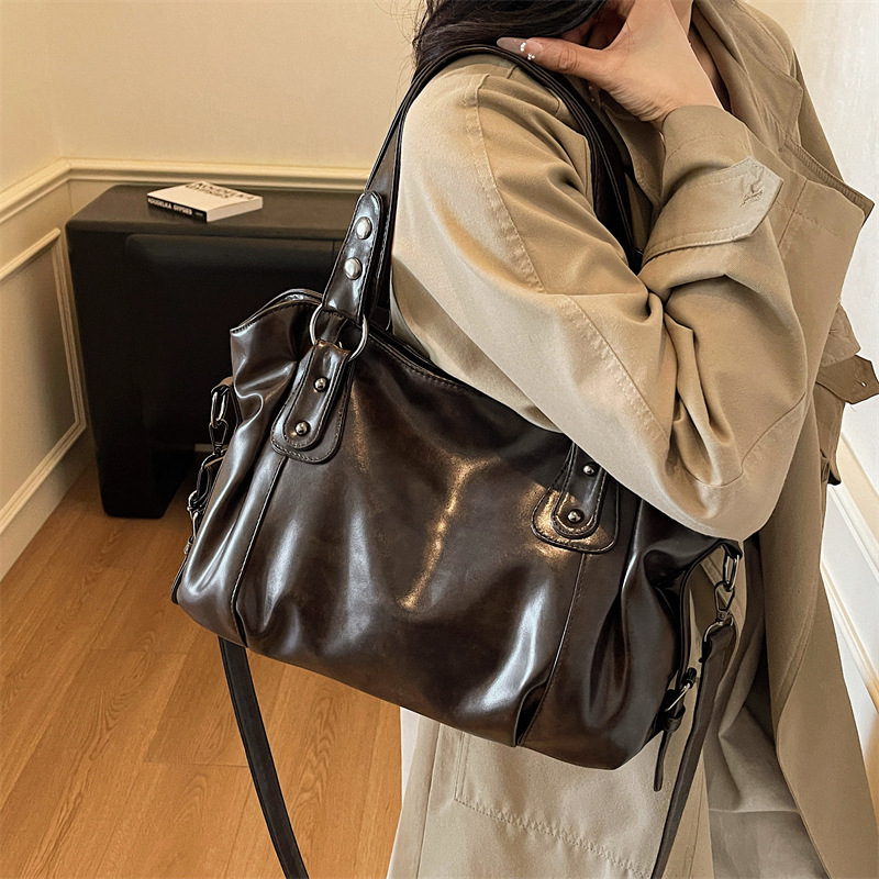 Free shipping designer European and American Retro Crossbody Bag for Women Casual High-End Niche Fashionable Versatile Commuter Bag Shoulder Bag Tote 