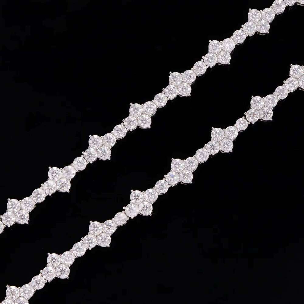 Stylish New Arrival Fashion Femme Design Sier VVS Moissanite Dia Iced Out Four Leaf Clover Cross Tennis Chain Bracelet
