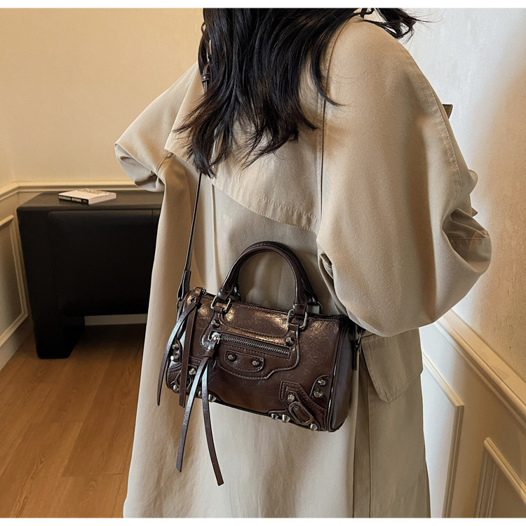 Cross Border Summer New Handbag for Women Korean Version leisure High End Feel Single Shoulder Motorcycle Bag Fashionable Simple Crossbody Bag