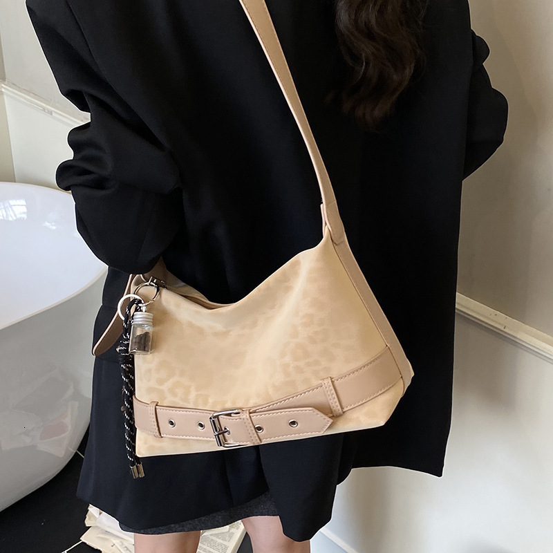 Free shipping designer High-end Single Shoulder Bag for Women Vintage Matte Large Capacity Tote Bag Versatile Commuter Bag Crossbody Bag