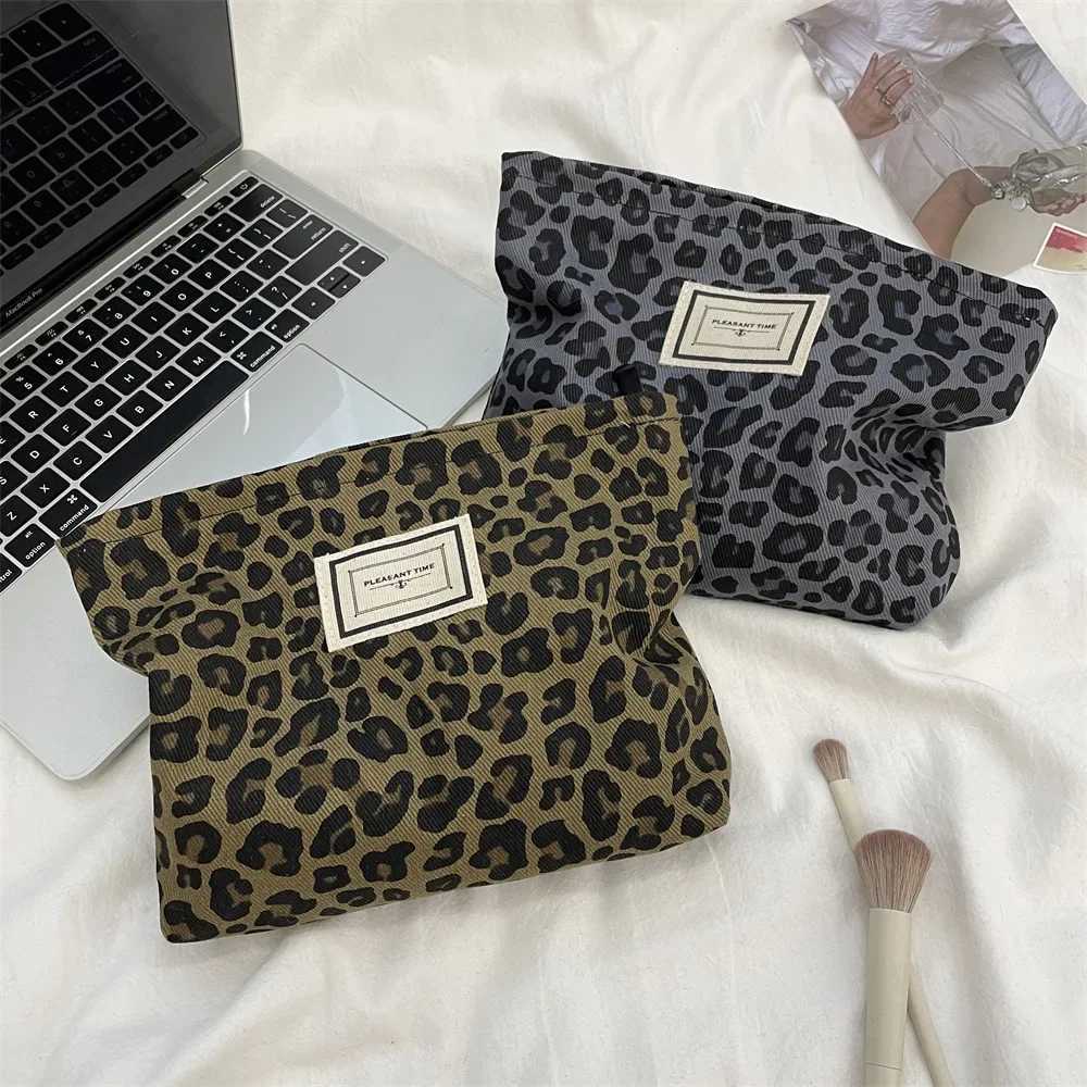 Fashion Leopard Print Womens Cosmetic Bags Portable Simple Ladies Makeup Case Handbags Outdoor Travel Female Wash Storage BagXJ250910