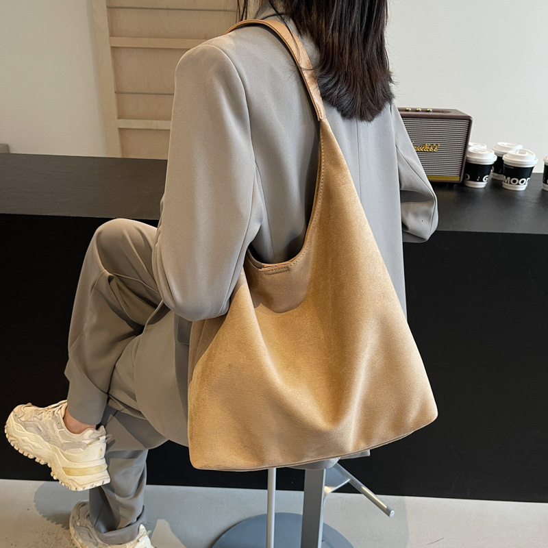 Free shipping designer Suede Underarm Bag for Women Winter New High-end Fashion Retro Single Shoulder Bag Commuter Bag Versatile Tote Bag