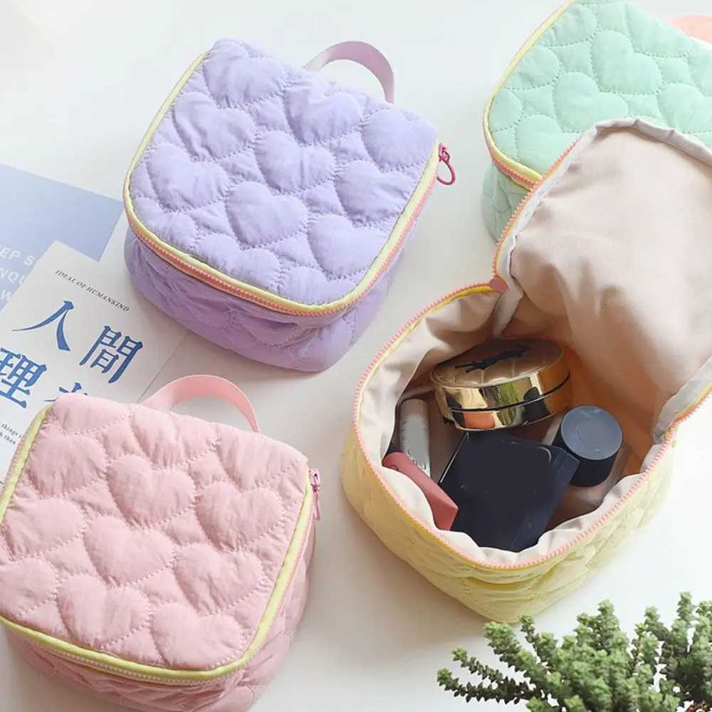 Portable Square Love Heart Cosmetic Bag INS Large Capacity Women Toiletry Bag Solid Lightweight Makeup Bag Storage PouchXJ250910