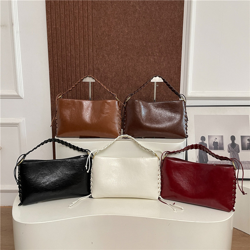 Fashionable, luxurious, spacious bag, large capacity handbag, simple and versatile shoulder bag, essential crossbody bag for women's shopping and