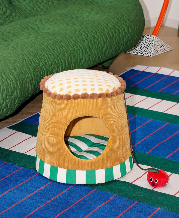 Seasonal Companion for Cats Durable & Compact Apple-Shaped Pet Bed