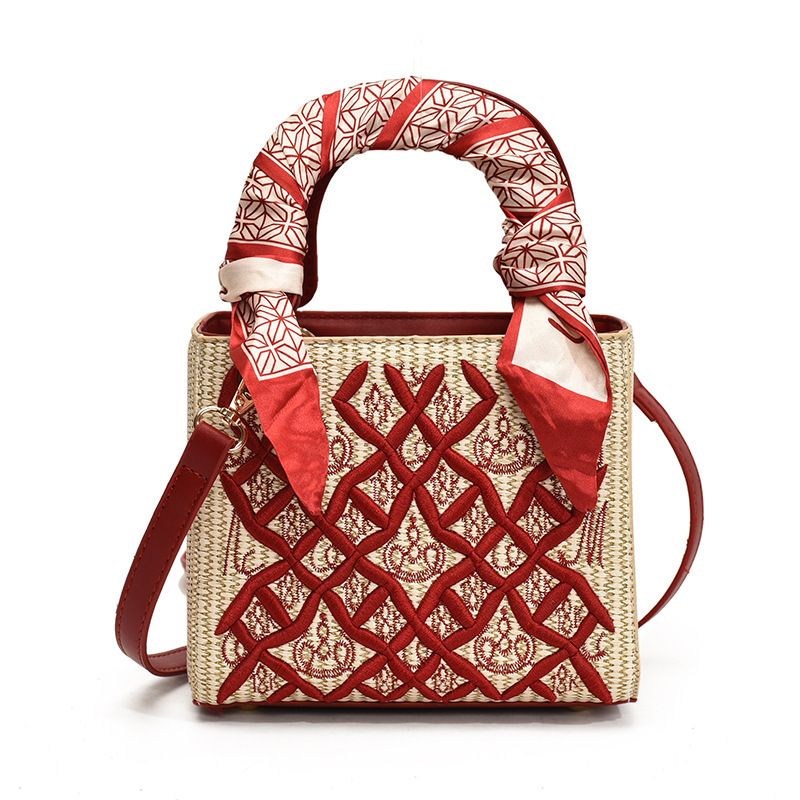 2025 autumn new European and American embroidery style niche design light luxury trend elegant fashion women's shoulder bag designer bag