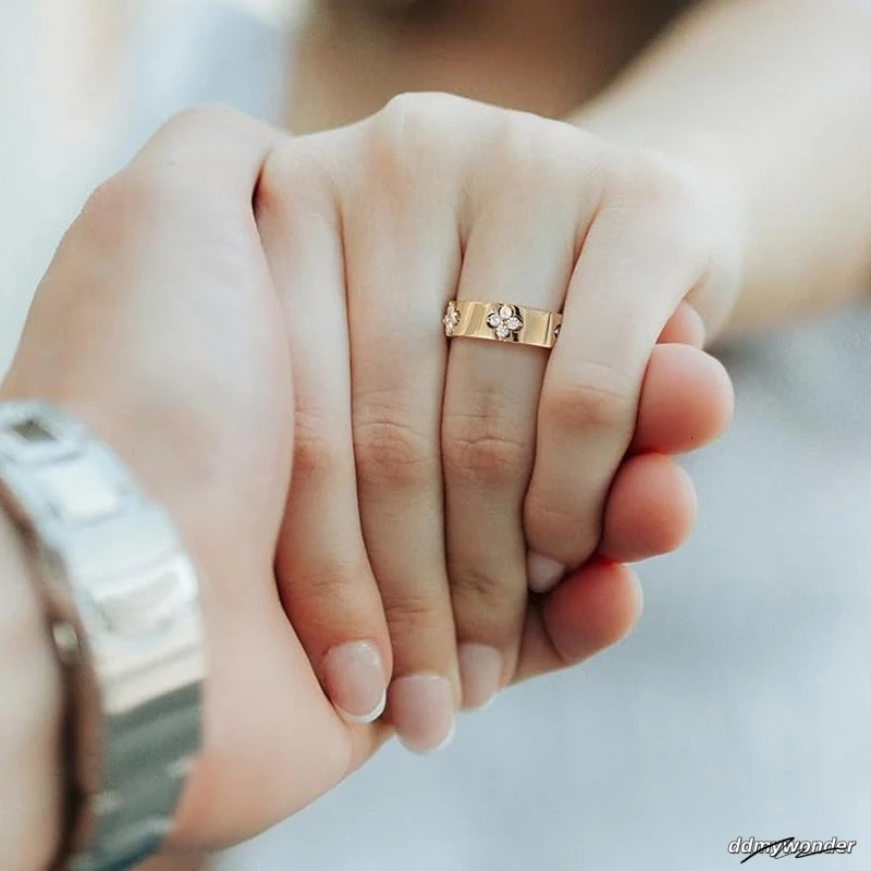 Fashion Womens Love Mens Designer Sterling Sier Lucky Clover Ring, Gold Plated D Color Round Cut Moissanite Wide Band Ring For Women Dia