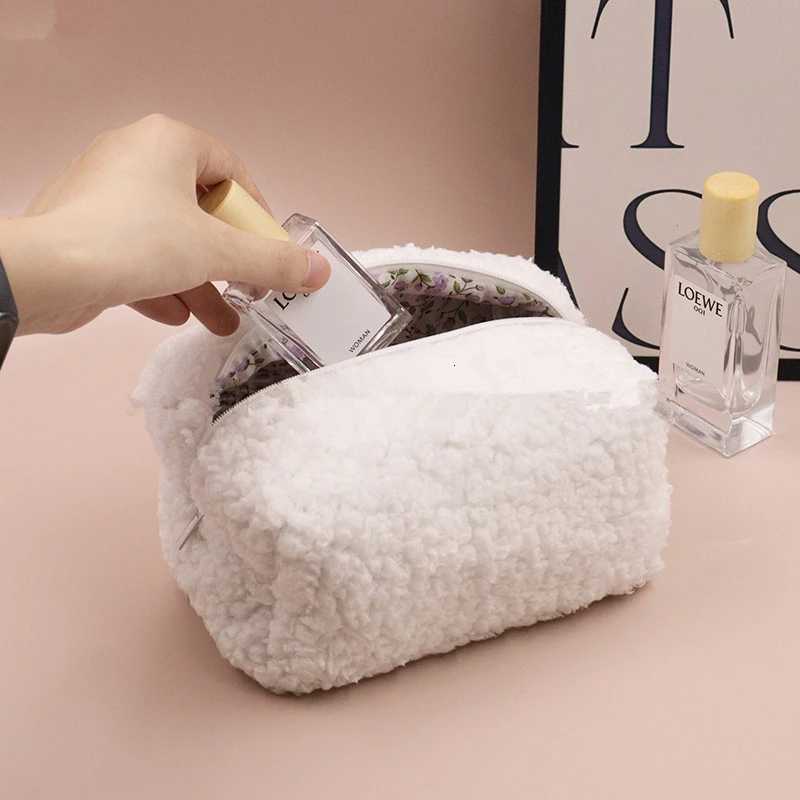 Teddy Velvet Cosmetic Bag Travel Travel Bags for Ladies Winter Make Up Pouches Fashion Jewelry Cosmetic Organizer Gift StorageXJ250910