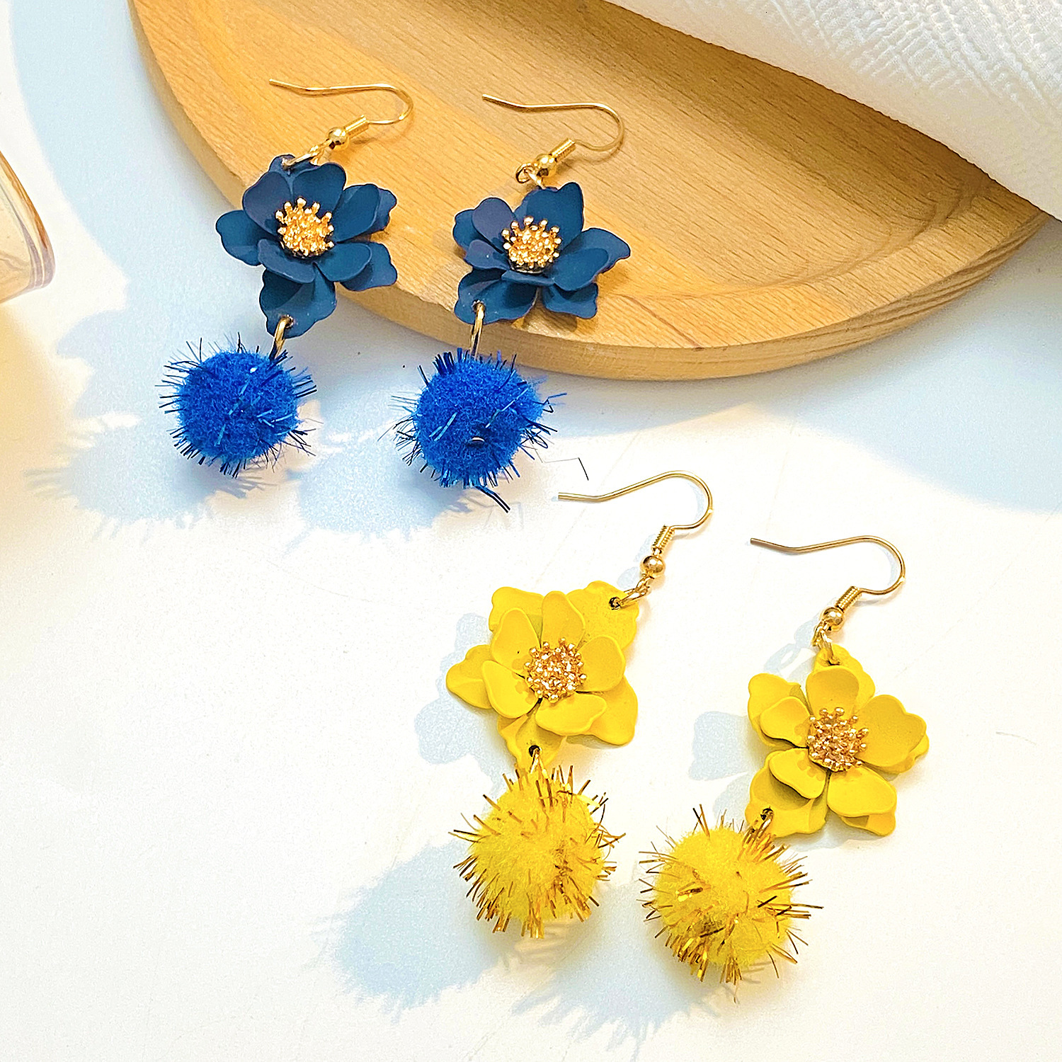 New Colorful Matte Flower For Women Creative Design Gold Thread Pom-Pom Petal Drop Earrings
