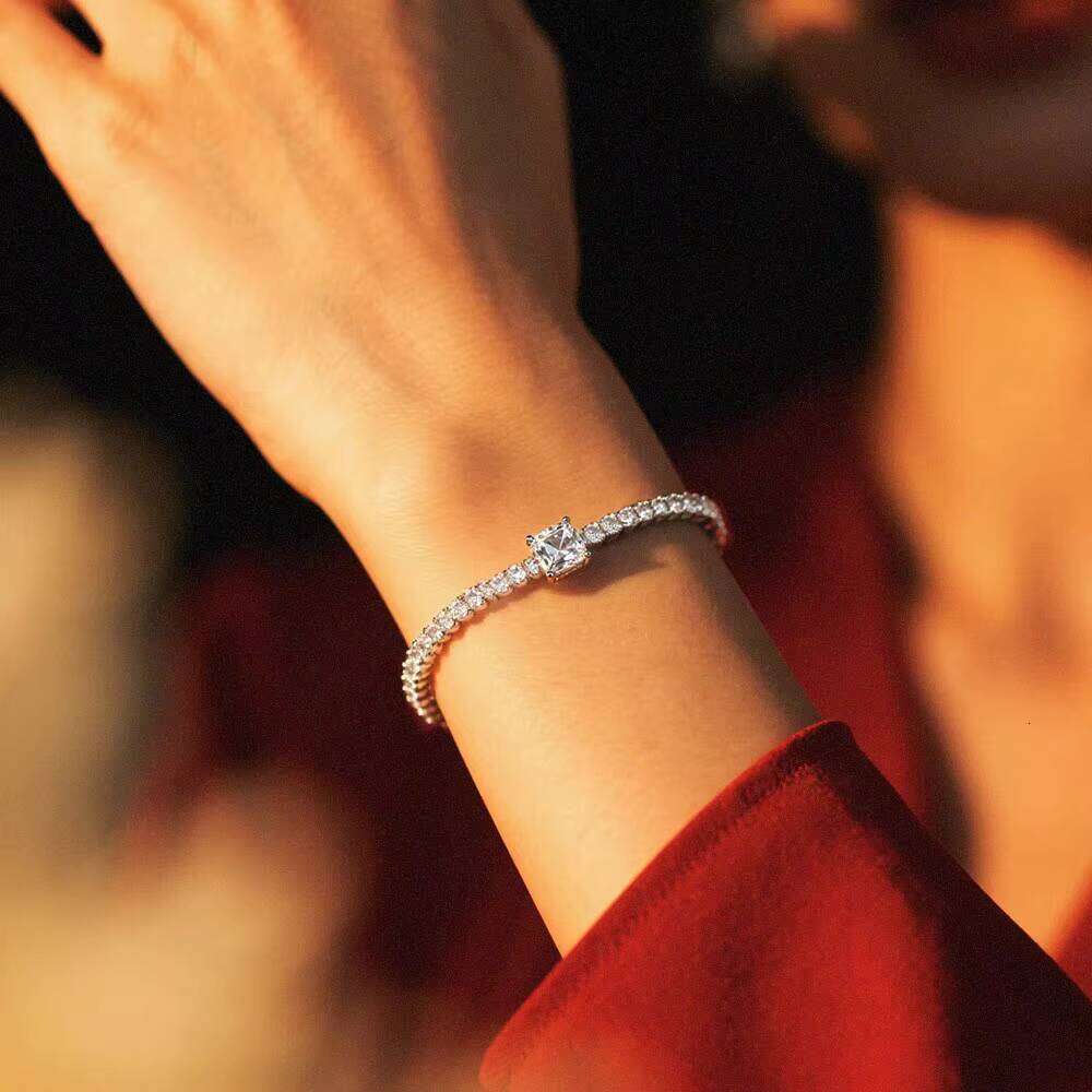 Factory Wholesale Sier Moissanite Bracelet D Color VVS1 Certificate Hip Hop Rubik's Cube Design Elegant Bangles