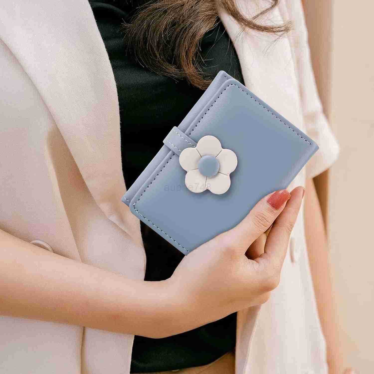 Cute Wallet for Teen Girl PU Leather Trifold Small Wallet Cash Pocket flowers Print Card Holder Coin Purse with ID Window for Girls WomenZ250910