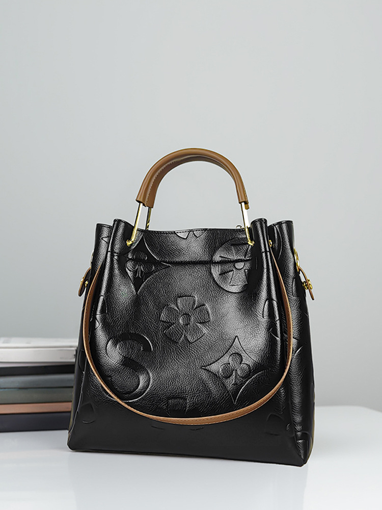 new Free shipping designer bag Crossbody bag with women's layered design fashionable and convenient