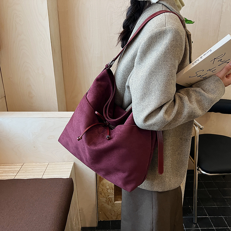 Free shipping designer Vintage Suede Versatile Tote Bag for Women New Trendy Commuter Bag Underarm Bag Large Capacity Fashion Crossbody Bag Shoulder B