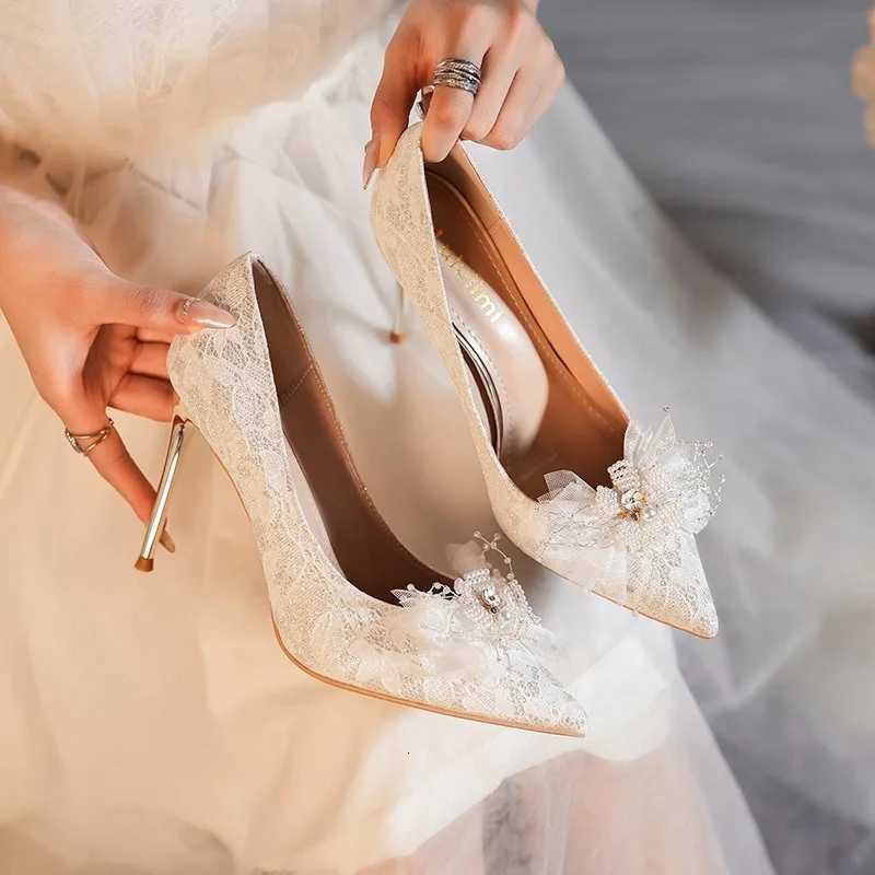 2025 New White French Wedding Shoes Womens Pearl Heel Pointed Shallow Mouth Bride Shoes W250910