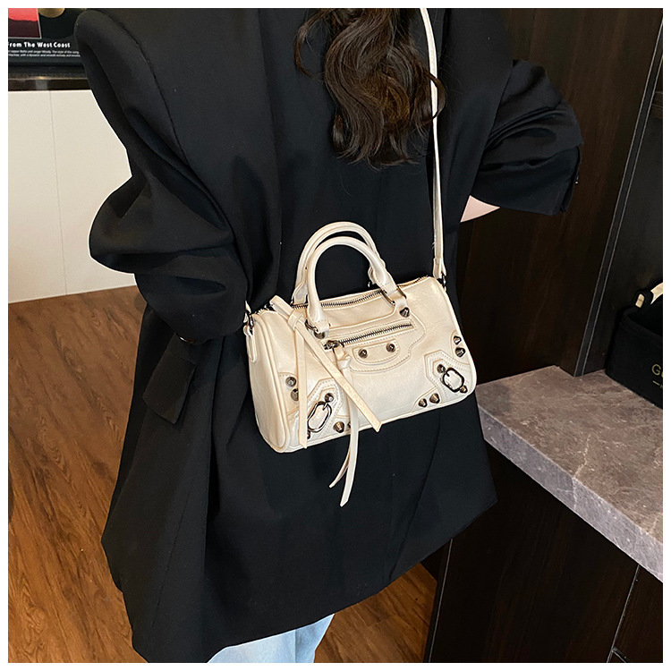 Cross Border Summer New Handbag for Women Korean Version leisure High End Feel Single Shoulder Motorcycle Bag Fashionable Simple Crossbody Bag