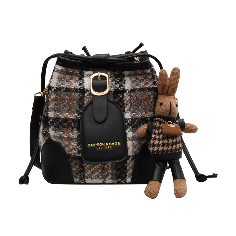 2025 New Shoulder Bag Women's Fashion Commuter Small Bag Designer Retro Crossbody Bag Checkered Bag