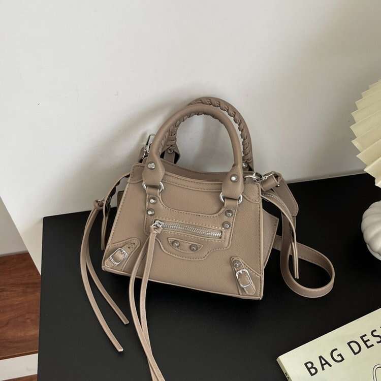 Motorcycle Sweet Cool Stylish Versatile Large Capacity Shoulder Crossbody Bag Women's Handbag city bags