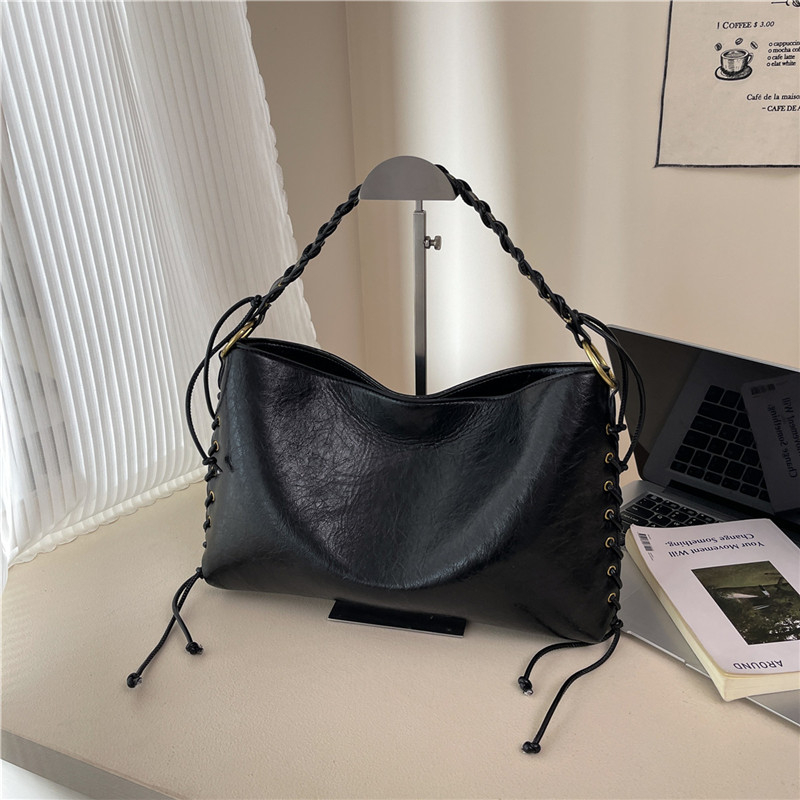 Fashionable, luxurious, spacious bag, large capacity handbag, simple and versatile shoulder bag, essential crossbody bag for women's shopping and
