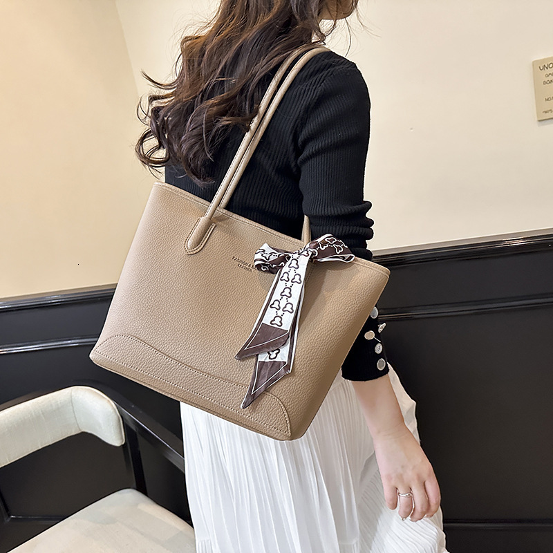 Free shipping designer Fashion Bag Single Shoulder Bag for Women New Large Capacity Tote Bag Women Bag Trendy High-End Casual Underarm Bag