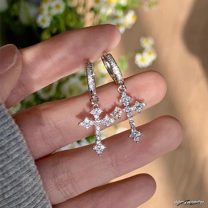 Korean Style Sparkling Exquisite Zircon Cross Light Niche High-End Micro-Inlaid Clips Earrings Internet Celebrity Ear Jewelry 250710 ddmywonder ddmywo