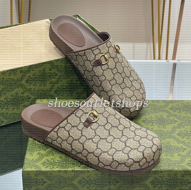 Designers clogs Luxury Slippers Slide mules Women Ladies flip flops Rubber Hollow Platform Sandals Flip Flops Scuffs Lovely Sunny Beach Shoes f0