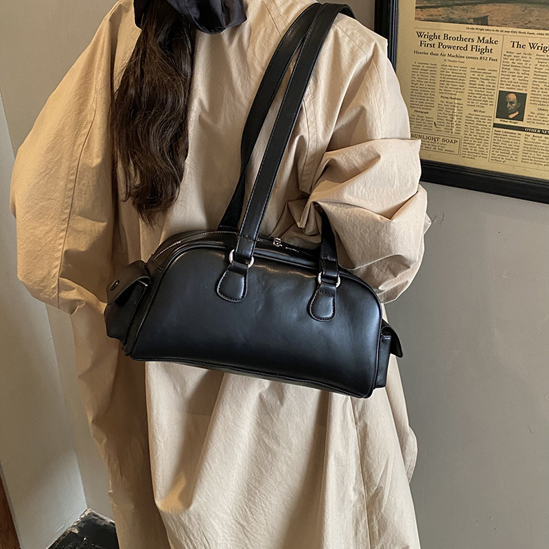 Free shipping designer Vintage Texture Single Shoulder Bag for Women New Simple Bowling Bag Pillow Bag Versatile Commuter Bag Underarm Bag