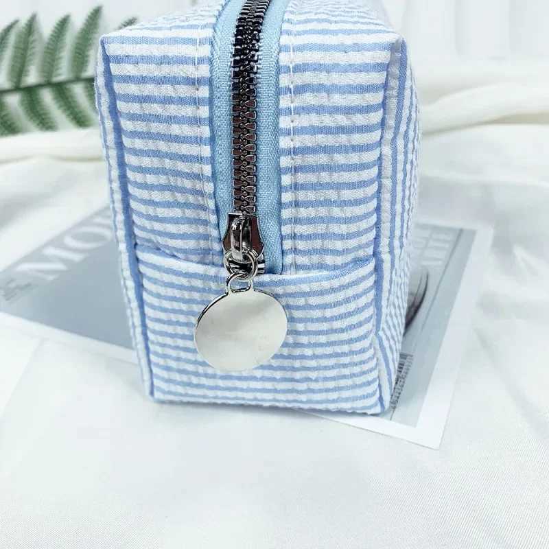 Cosmetic Aesthetic Organizer Storage Pouch Bag for Women Seersucker Stripe Large Capacity Makeup Bag Travel Toiletry PouchXJ250910