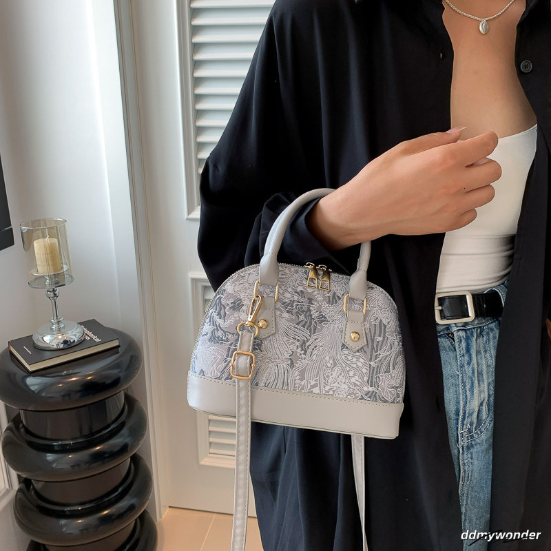 Fashion Handheld Shell For Women Summer Color-Block Embroidery Single Shoulder Crossbody Casual Simple Bag 250731