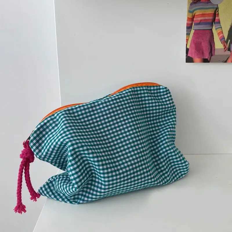 Girls Plaid Makeup Bag Cute Toiletry Beauty Case Large Capacity Storage Bag Zipper Make Up Organizer Clutch Lipstick Phone PurseXJ250910
