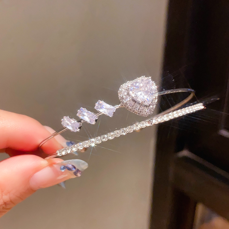 Silver - Toned Bangle With Heart - Shaped Crystal, Baguette Zircons And Sparkly Pave Design Delicate Daily & Luxe Jewelry Gift For Her High - Quality 