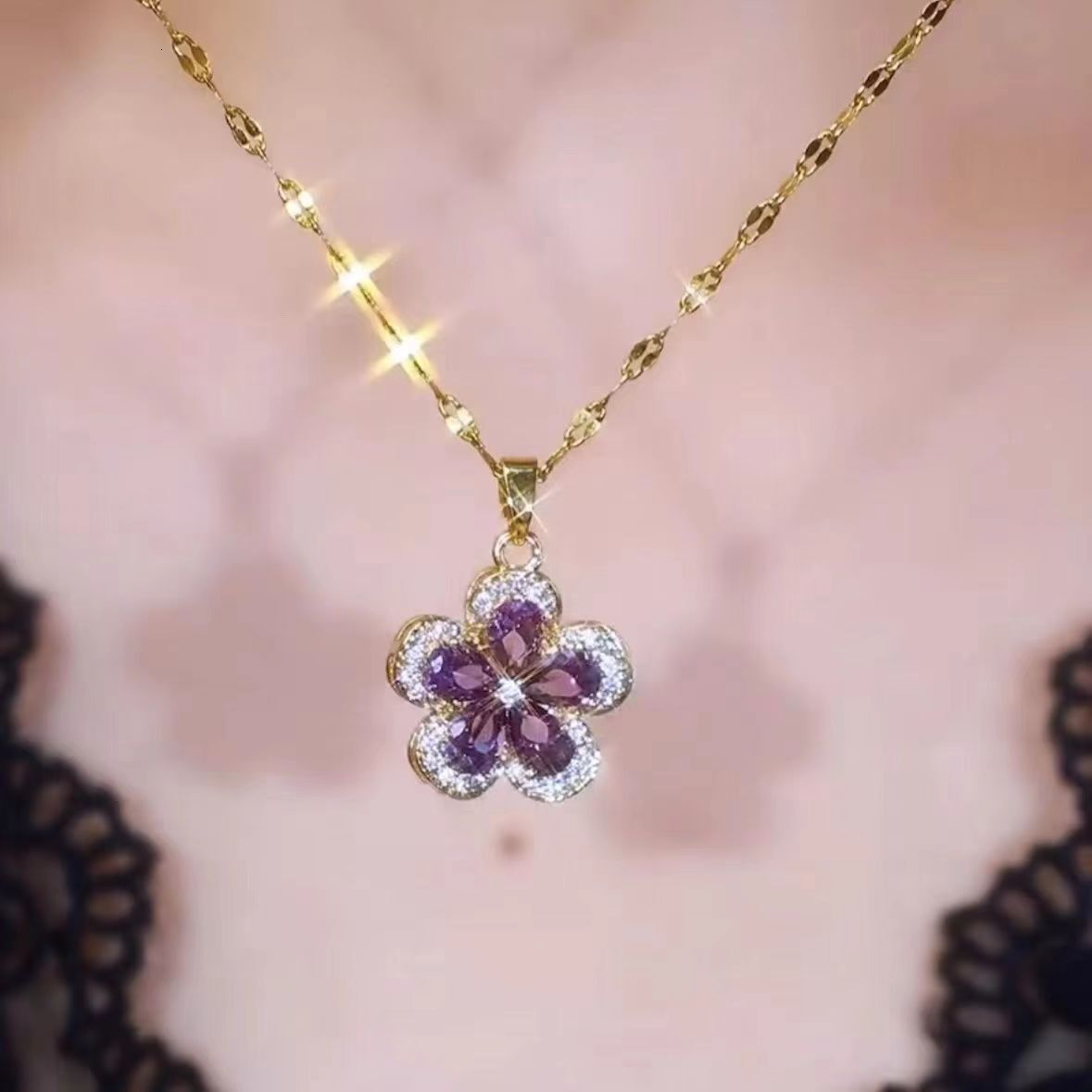 Internet Celebrity 2025 New Trendy Flower Necklace for Women, Light Niche Design, Green Collarbone Chain, High-Quality Neck Chain