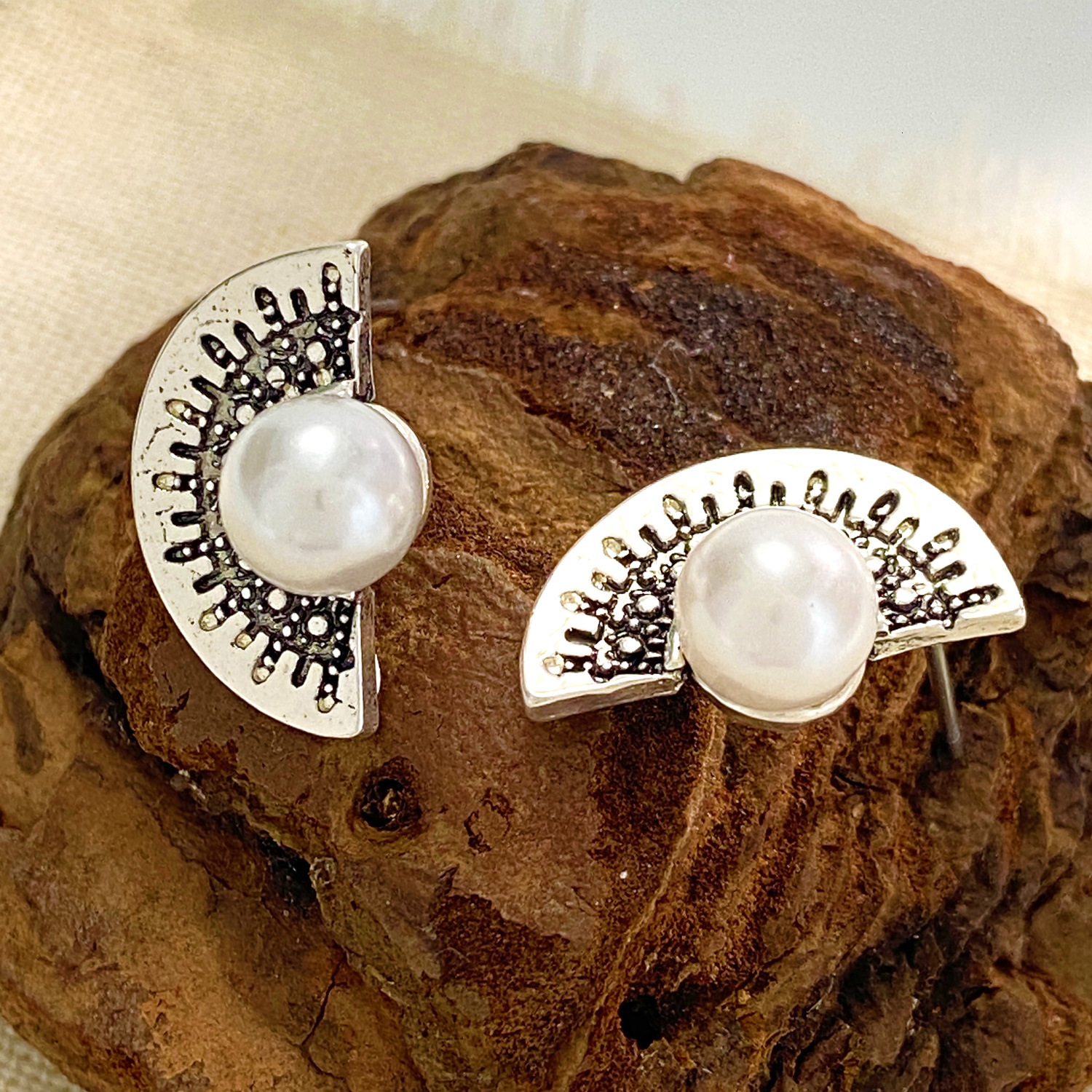 Bohemian Pearl Fan-Shaped For Women, Ins Style Alloy Vintage Half-Round Stud Earrings