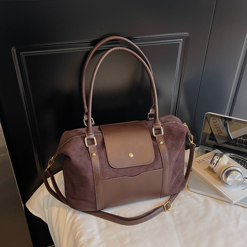 Fashion, luxury, large capacity single shoulder backpack, simple and versatile handbag, essential crossbody bag for women's shopping and commutin