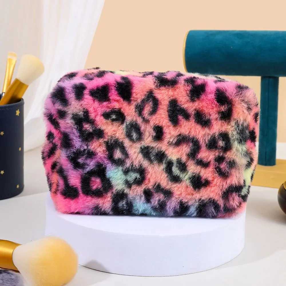 Fashion Leopard Print Makeup Bag Highquality Large Capacity Zipper Toiletry Bag Portable Plush Travel Organizer Cosmetic BagXJ250910
