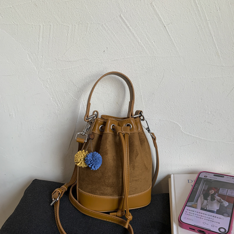 Designer Women's Handbag 2025 New Elegant Multi functional Commuter Shoulder Bag
