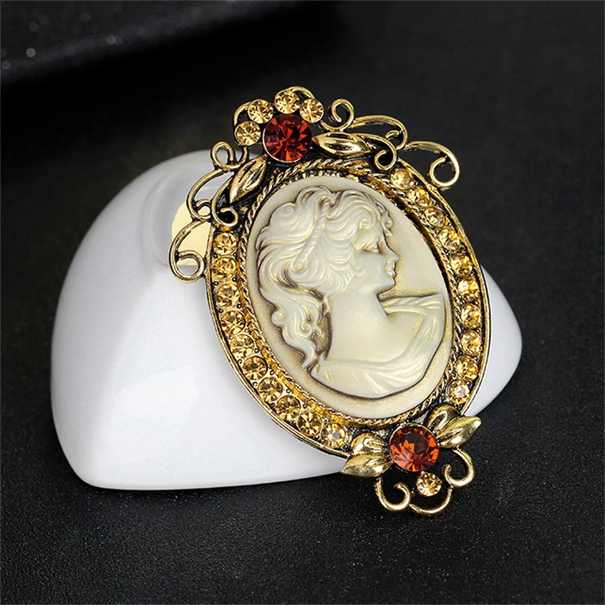 Vintage Gothic Crystal Rhinestones Cameo Head Brooches For Women Queens Cameo Beauty Head Brooch Pins Clothing Accessories Gift 250909